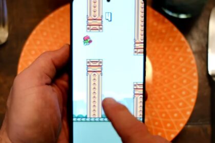 Mobile classic Flappy Bird comes back, immediately ruined by fact it is seemingly just a vehicle for blockchain nonsense with the original creator not involved