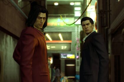 Remember SEGA's Yakuza Wars trademark? Well, it seemingly is a mobile strategy game with Kiryu and Majima that you'll be able to play on the loo